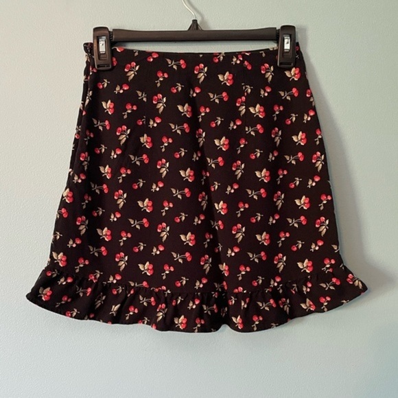 Abercrombie Cherry Print Skirt — Size XS - Picture 3 of 4